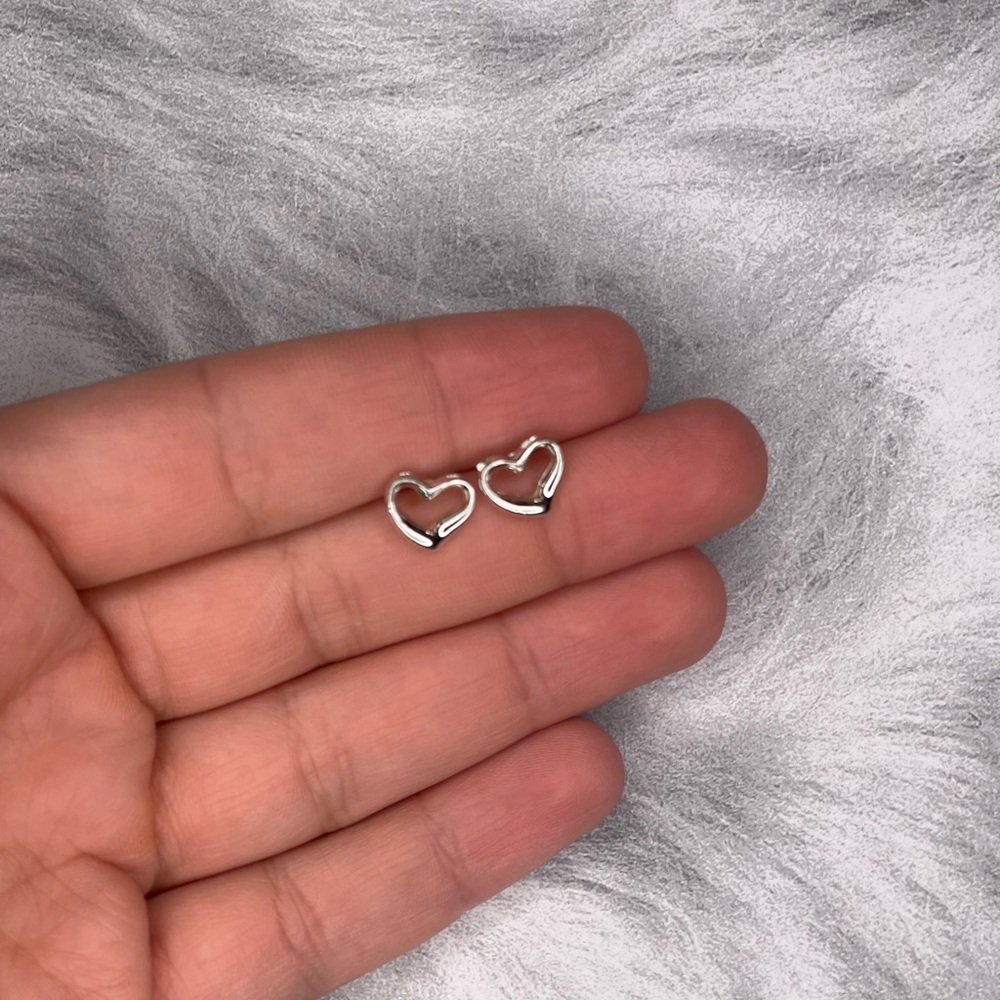 Elegant Vintage Silver Floral Stud Earrings + Silver Heart earrings - Picture 3 of 3